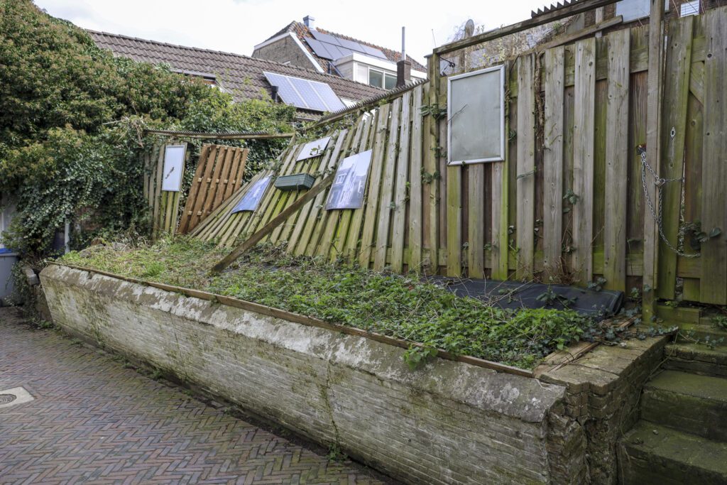 Abandoned restaurant and liquor store Het Posthuis in the Dorpsstraat of Moordrecht RUIMR 10